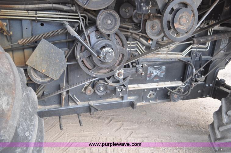 image for item G7284 2000 Gleaner R62 combine