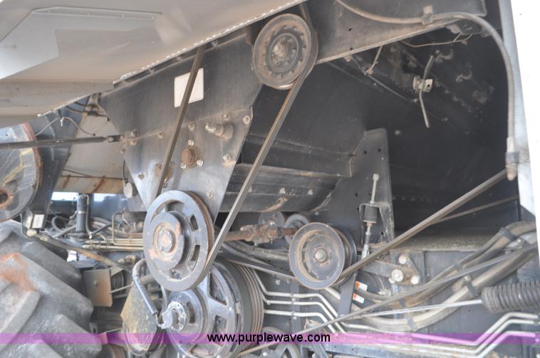 image for item G7284 2000 Gleaner R62 combine