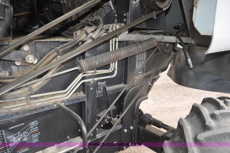 image for item G7284 2000 Gleaner R62 combine