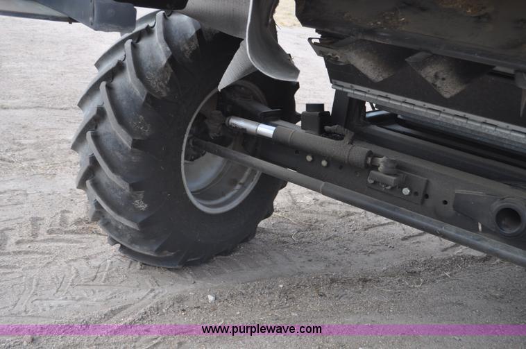 image for item G7284 2000 Gleaner R62 combine