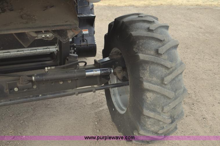 image for item G7284 2000 Gleaner R62 combine