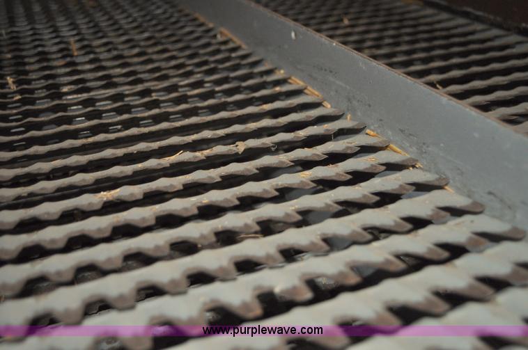 image for item G7284 2000 Gleaner R62 combine