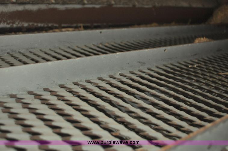 image for item G7284 2000 Gleaner R62 combine