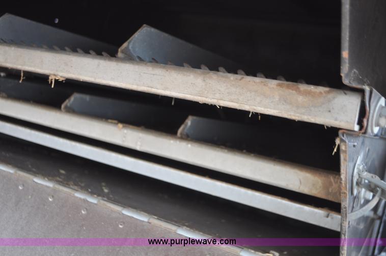 image for item G7284 2000 Gleaner R62 combine