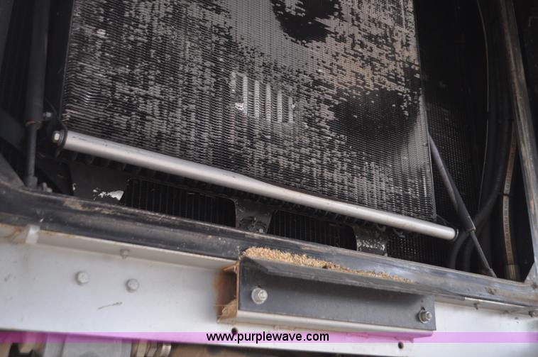 image for item G7284 2000 Gleaner R62 combine