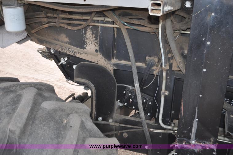 image for item G7284 2000 Gleaner R62 combine