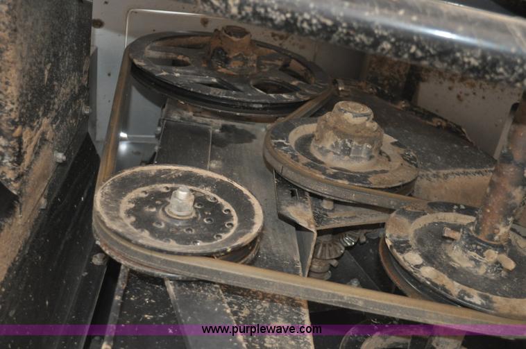 image for item G7284 2000 Gleaner R62 combine