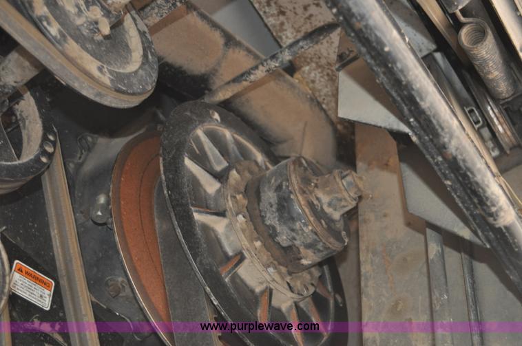 image for item G7284 2000 Gleaner R62 combine