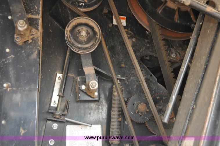 image for item G7284 2000 Gleaner R62 combine