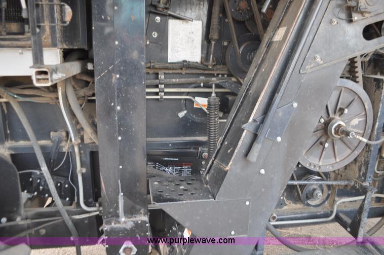 image for item G7284 2000 Gleaner R62 combine