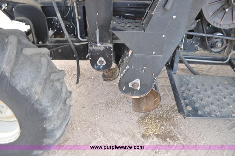 image for item G7284 2000 Gleaner R62 combine