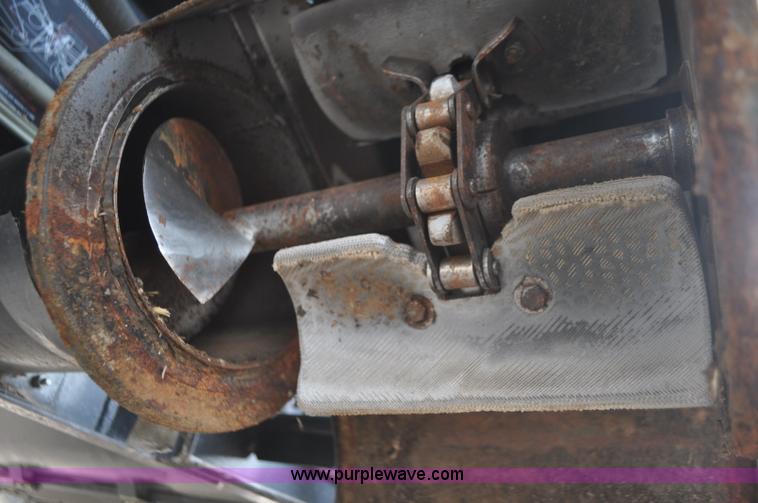 image for item G7284 2000 Gleaner R62 combine