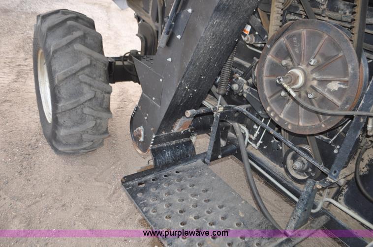 image for item G7284 2000 Gleaner R62 combine