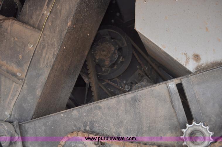 image for item G7284 2000 Gleaner R62 combine