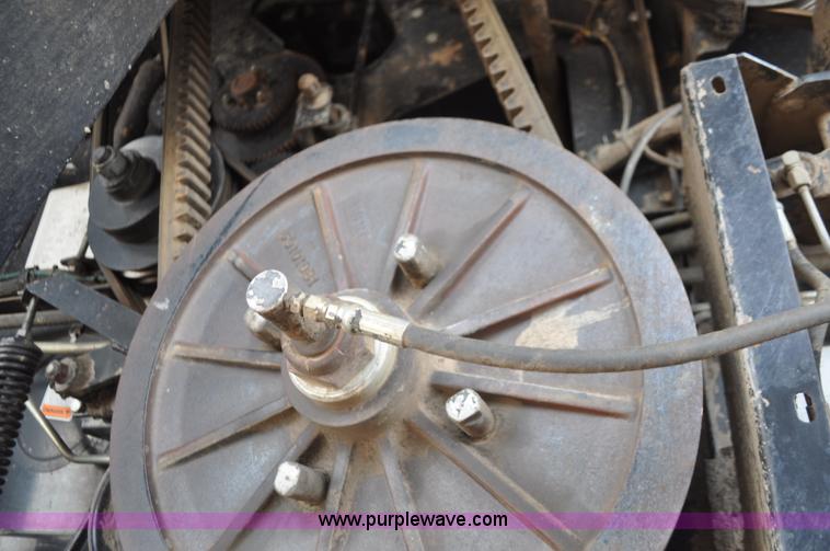 image for item G7284 2000 Gleaner R62 combine