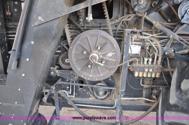 image for item G7284 2000 Gleaner R62 combine