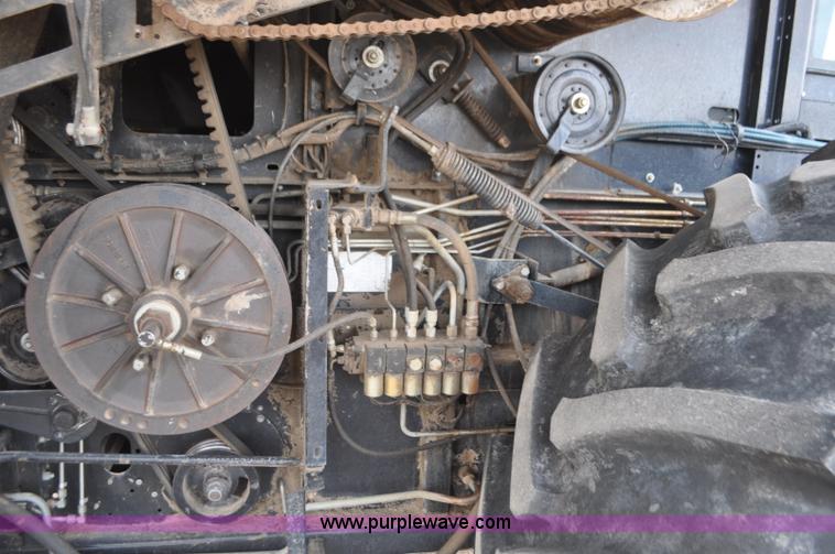 image for item G7284 2000 Gleaner R62 combine