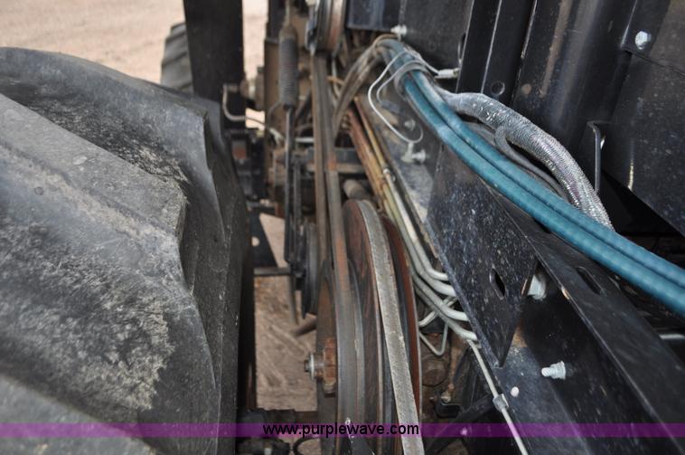 image for item G7284 2000 Gleaner R62 combine