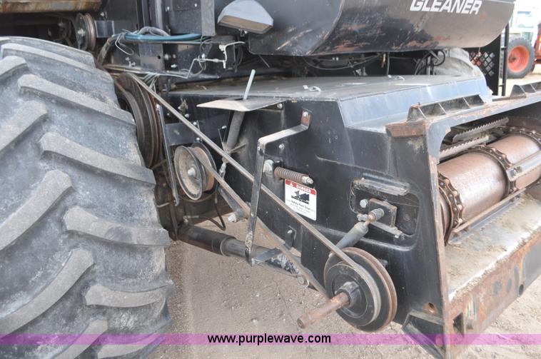image for item G7284 2000 Gleaner R62 combine