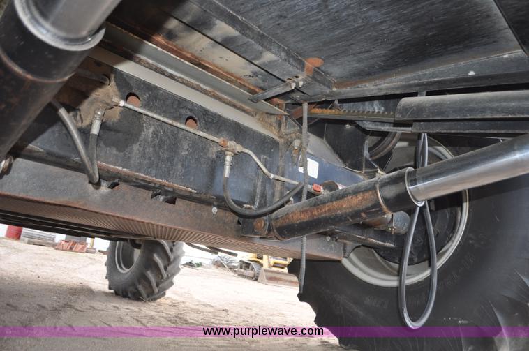 image for item G7284 2000 Gleaner R62 combine