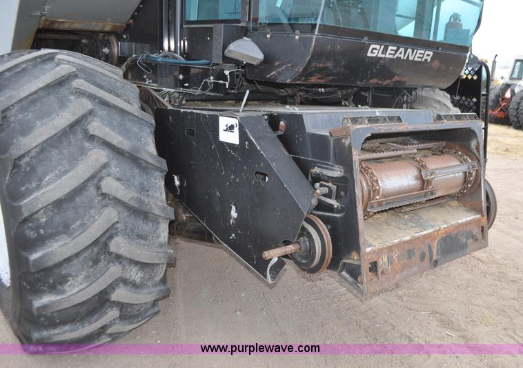 image for item G7284 2000 Gleaner R62 combine
