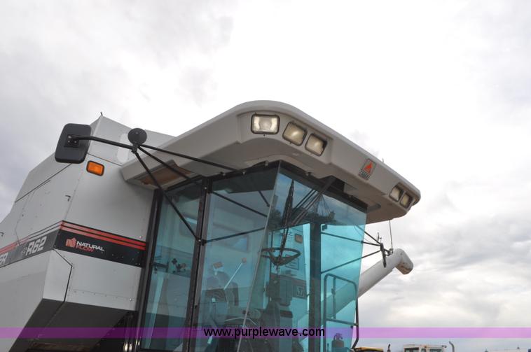 image for item G7284 2000 Gleaner R62 combine