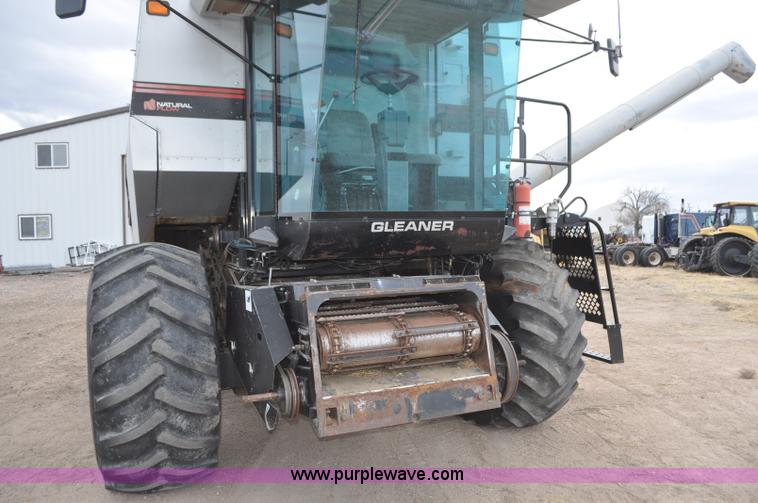image for item G7284 2000 Gleaner R62 combine