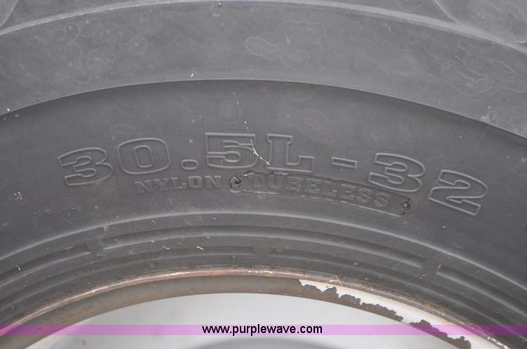 image for item G7284 2000 Gleaner R62 combine