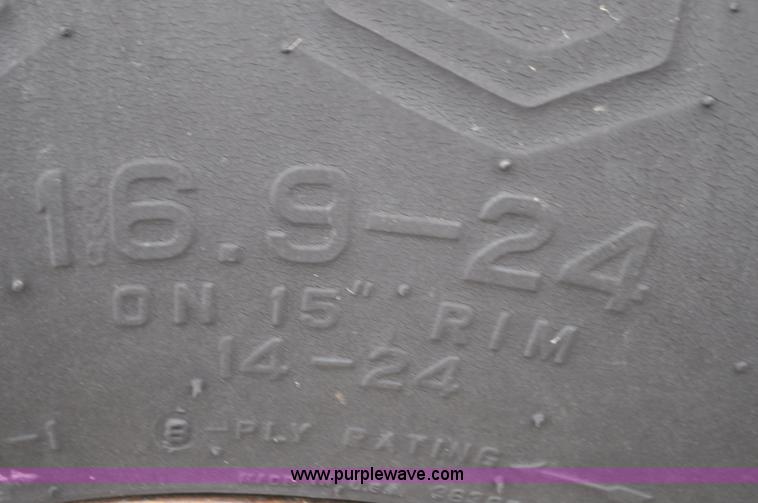 image for item G7284 2000 Gleaner R62 combine