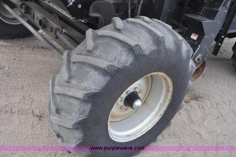 image for item G7284 2000 Gleaner R62 combine