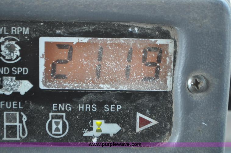 image for item G7284 2000 Gleaner R62 combine