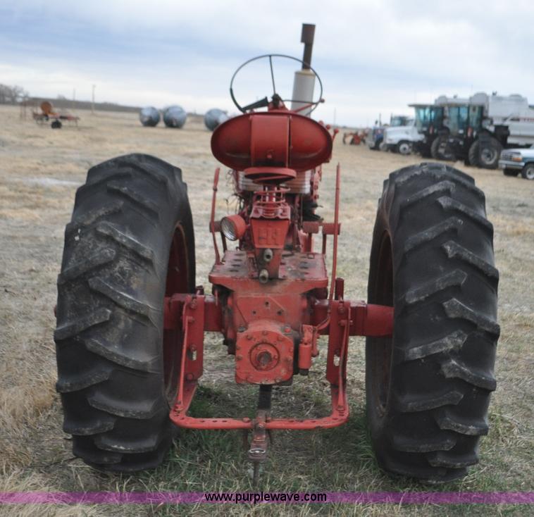 image for item G7296 1958 International 460 tractor