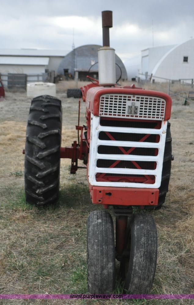 image for item G7296 1958 International 460 tractor