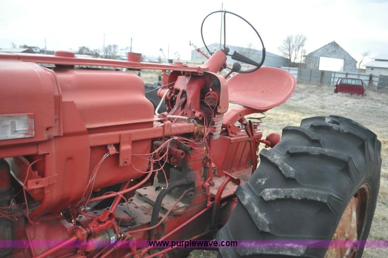 image for item G7296 1958 International 460 tractor