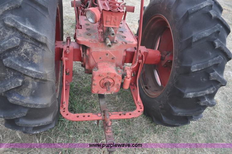 image for item G7296 1958 International 460 tractor