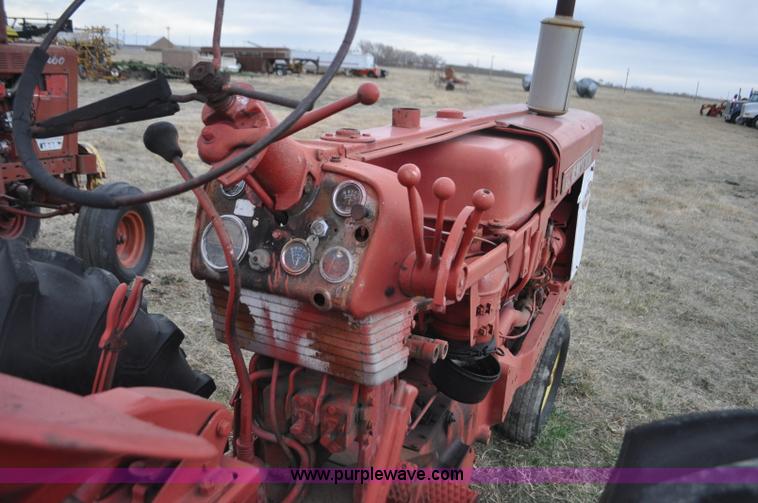 image for item G7296 1958 International 460 tractor