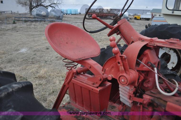 image for item G7296 1958 International 460 tractor