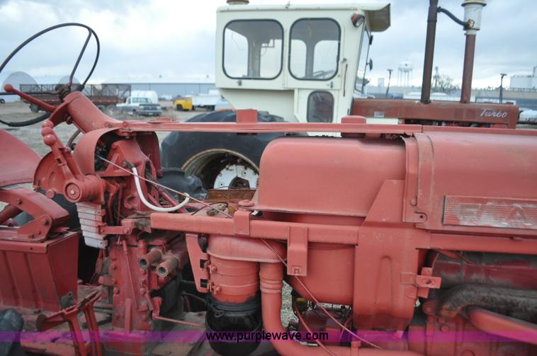 image for item G7296 1958 International 460 tractor