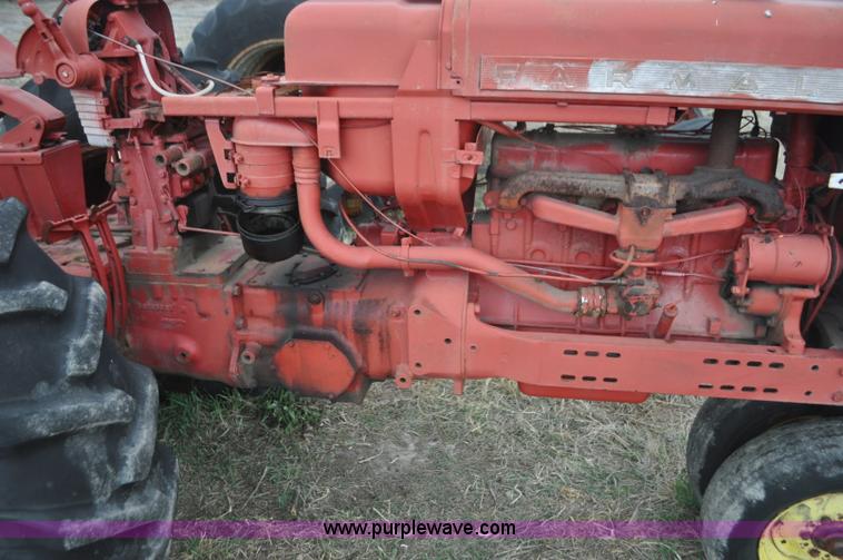 image for item G7296 1958 International 460 tractor