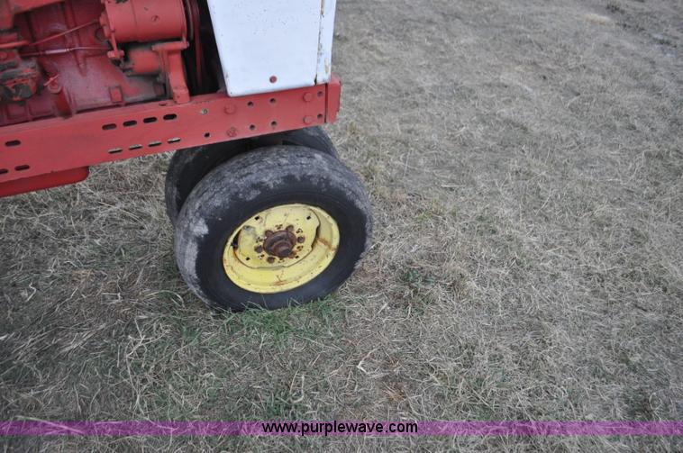 image for item G7296 1958 International 460 tractor