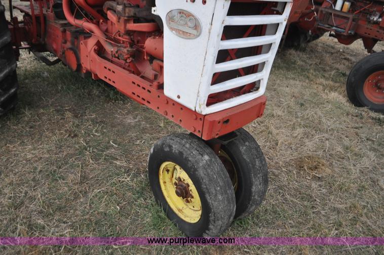 image for item G7296 1958 International 460 tractor