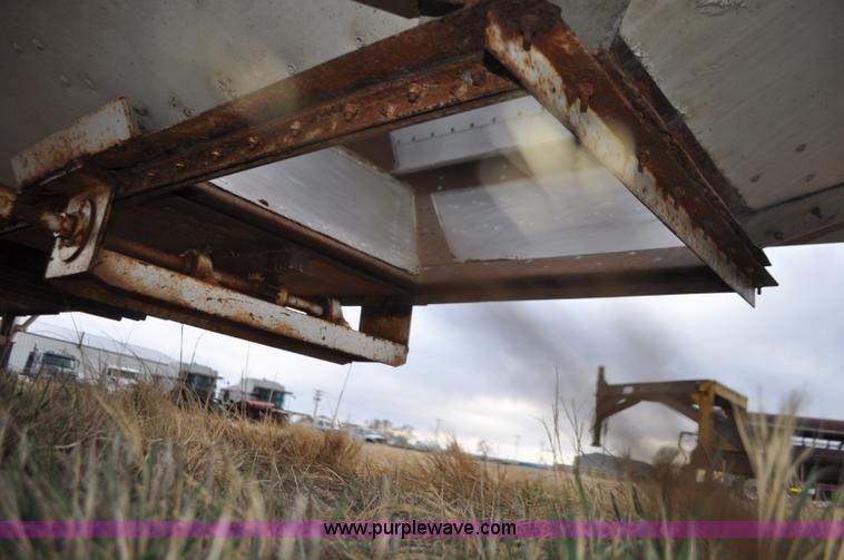 image for item G7306 1973 Timpte double hopper grain trailer