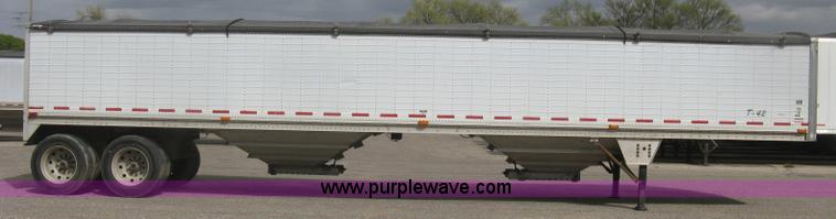 image for item J2833 2002 Wilson DWH-400 Pace Setter double hopper bottom grain trailer