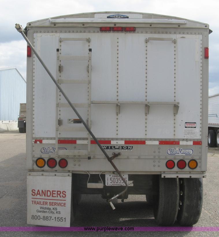 image for item J2833 2002 Wilson DWH-400 Pace Setter double hopper bottom grain trailer