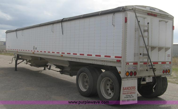 image for item J2833 2002 Wilson DWH-400 Pace Setter double hopper bottom grain trailer