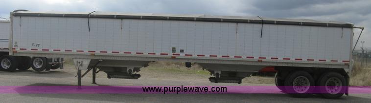image for item J2833 2002 Wilson DWH-400 Pace Setter double hopper bottom grain trailer