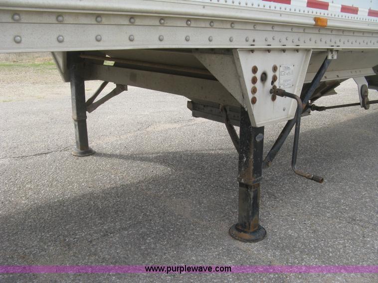 image for item J2833 2002 Wilson DWH-400 Pace Setter double hopper bottom grain trailer