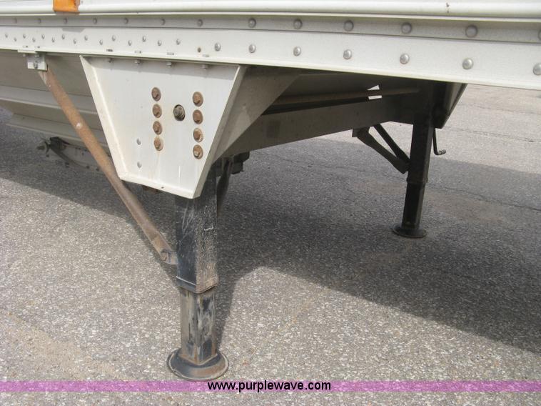 image for item J2833 2002 Wilson DWH-400 Pace Setter double hopper bottom grain trailer