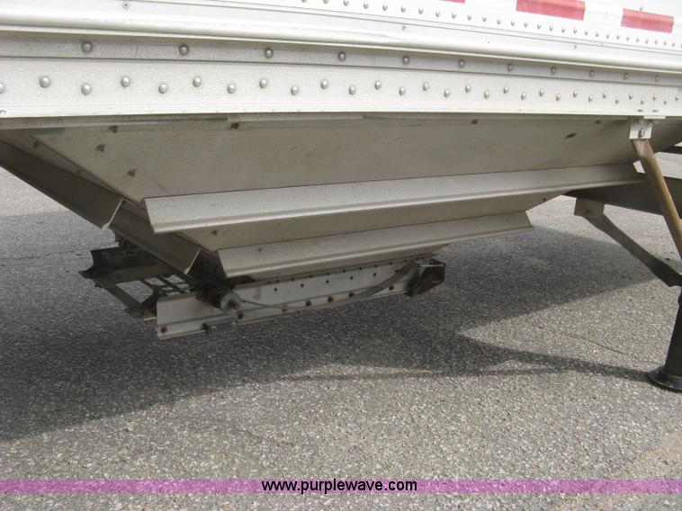 image for item J2833 2002 Wilson DWH-400 Pace Setter double hopper bottom grain trailer