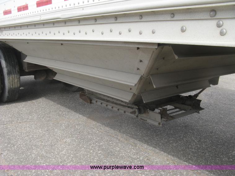 image for item J2833 2002 Wilson DWH-400 Pace Setter double hopper bottom grain trailer
